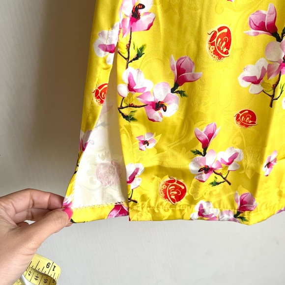 Sexy vibrant yellow Chinese dress - Picture 8 of 9